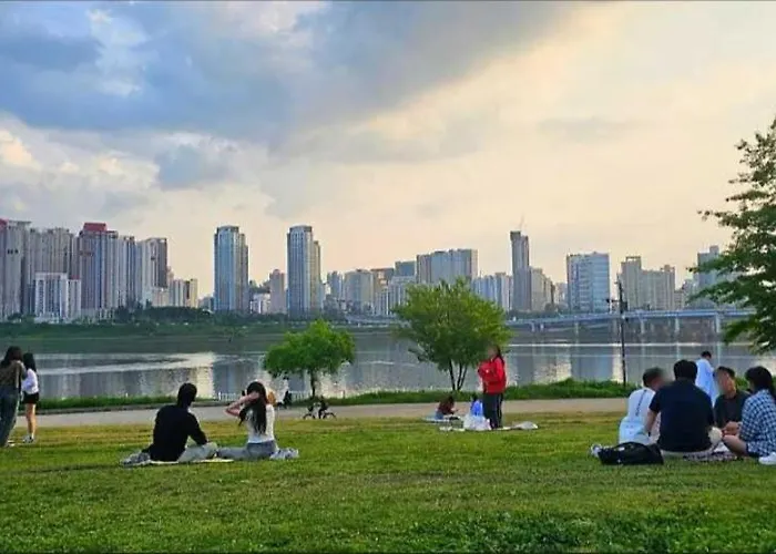 건대 성수 인접 넓은 3룸 최대8인 Kspo 롯데월드 이동편리 아차산역 4분 *